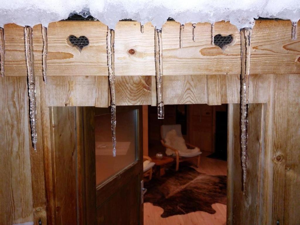 a roof covered in ice and snow at Einzigartige Holzhütte in Beatenberg