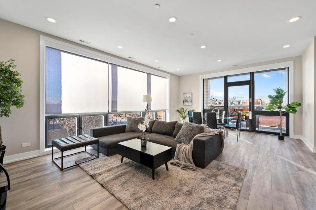 Fotografie z fotogalerie ubytování Designer 3bed 2bath New Apt w Ample Hangout Space v destinaci Chicago