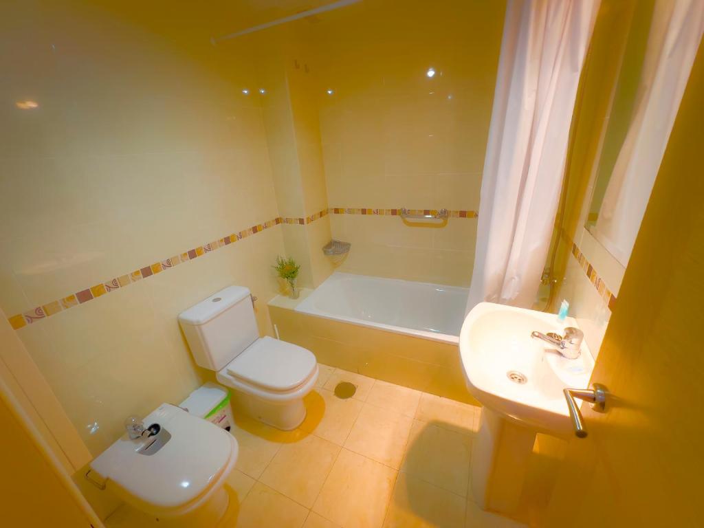 A bathroom at Holidays2Malaga Huerto de Monjas en centro historico & Fibra WIFI