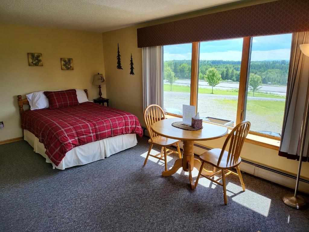 First Settlers Lodge - Habitación Cuádruple Con Vistas A La Montaña