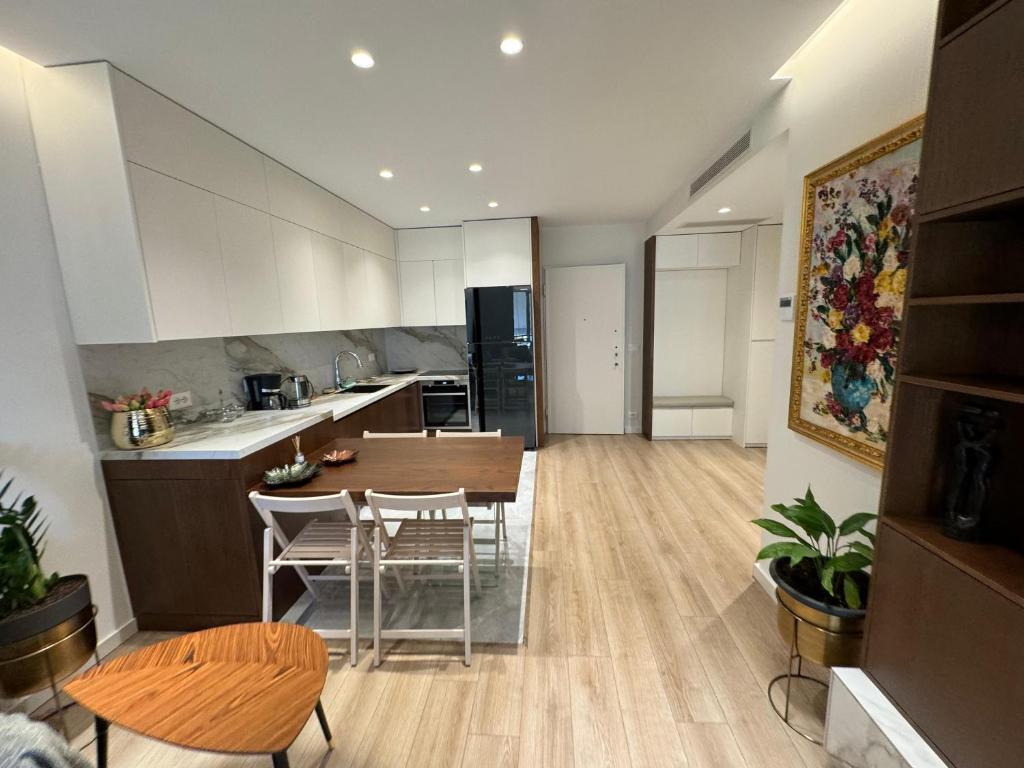 Adam's House - Image 4