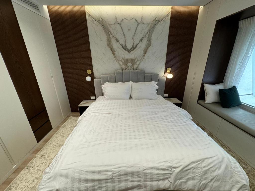 Adam's House - Image 2