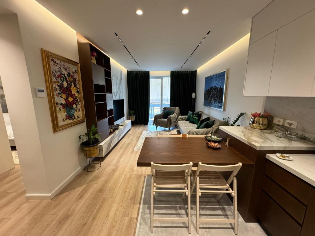 Adam's House - Image 8