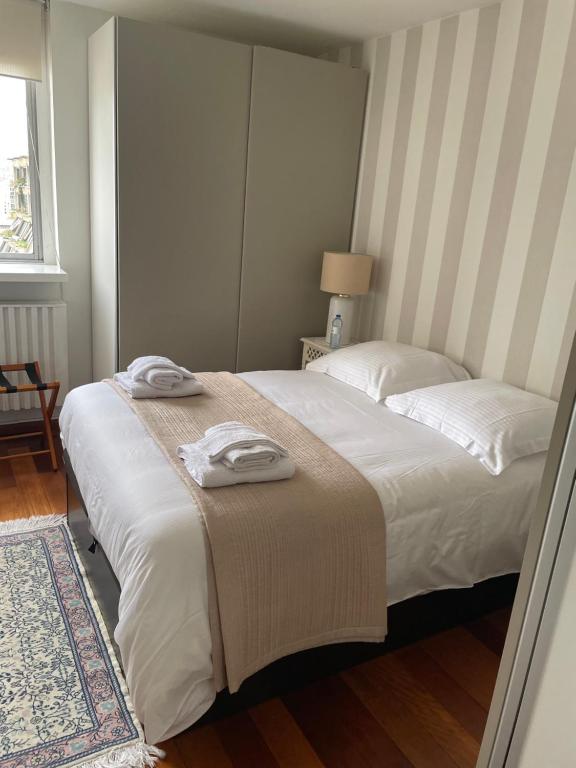 Photo de la galerie de l'établissement Chambre chez l'habitant avec Salle de bain à partager - homestay, à Paris