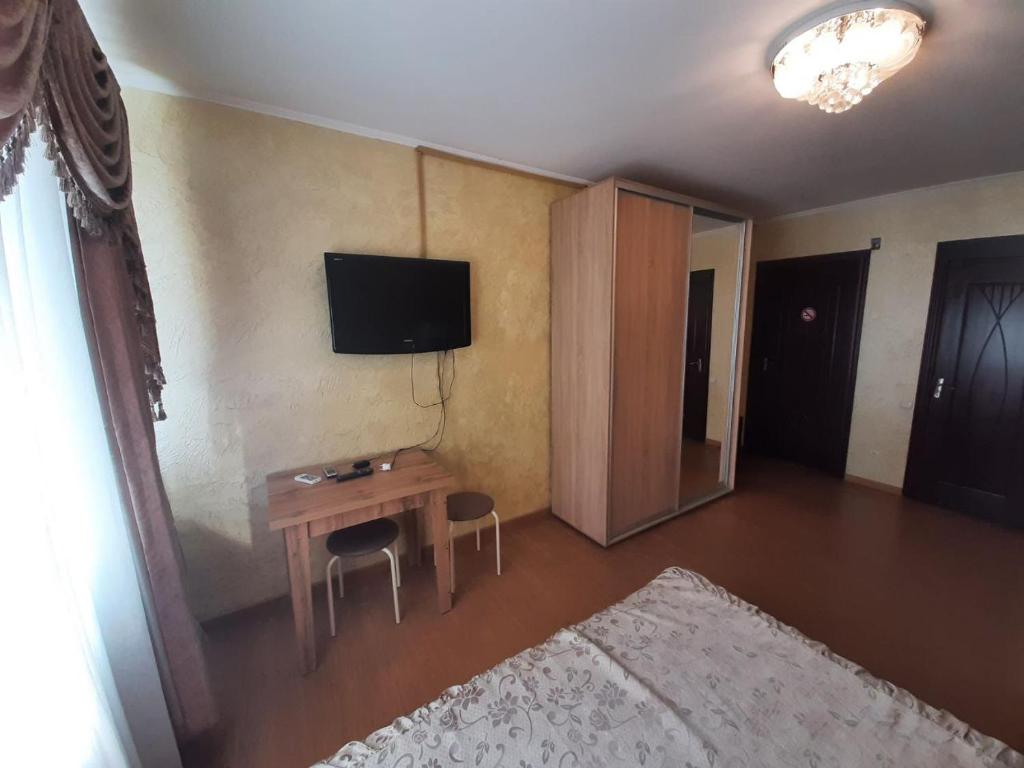 TV a/nebo společenská místnost v ubytování Guest House Montreal