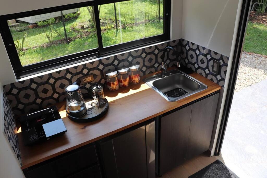 Kuchyň nebo kuchyňský kout v ubytování Luxury Glamping - Tiny House al natural