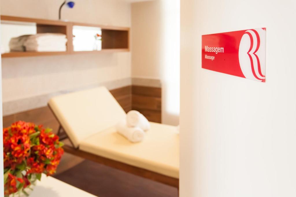  Ramada Hotel & Suites Campos Pelinca