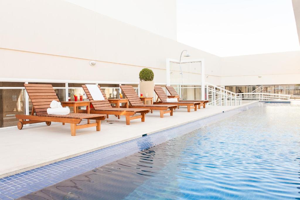  Ramada Hotel & Suites Campos Pelinca