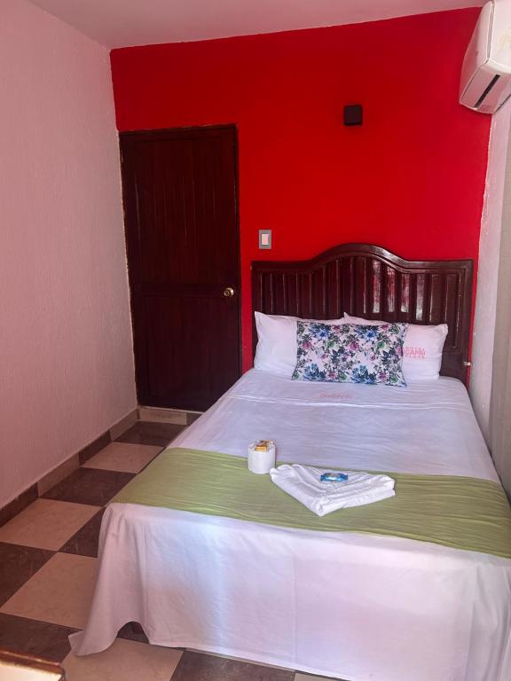 Postel nebo postele na pokoji v ubytování Hotel Capri Playa a una calle de la Playa Regatas