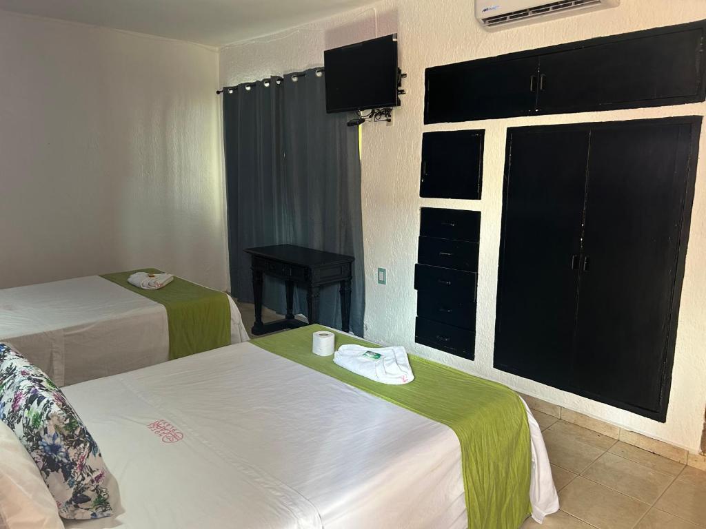 Postel nebo postele na pokoji v ubytování Hotel Capri Playa a una calle de la Playa Regatas