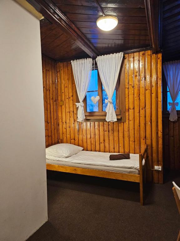 SCHRONISKO GOŚCINIEC RÓWNICA - 7