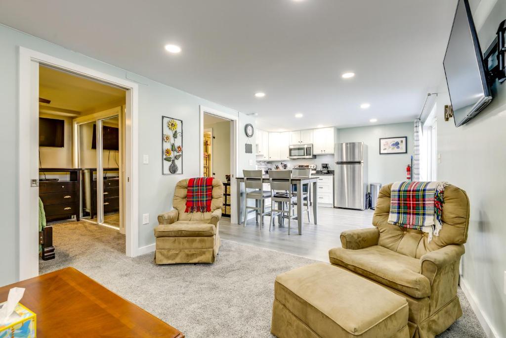 Kuchyň nebo kuchyňský kout v ubytování Close to Colleges Worcester Apt with Lake Access!