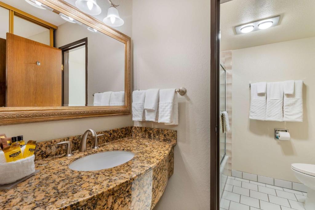 Best Western Plus Monterey Inn photo