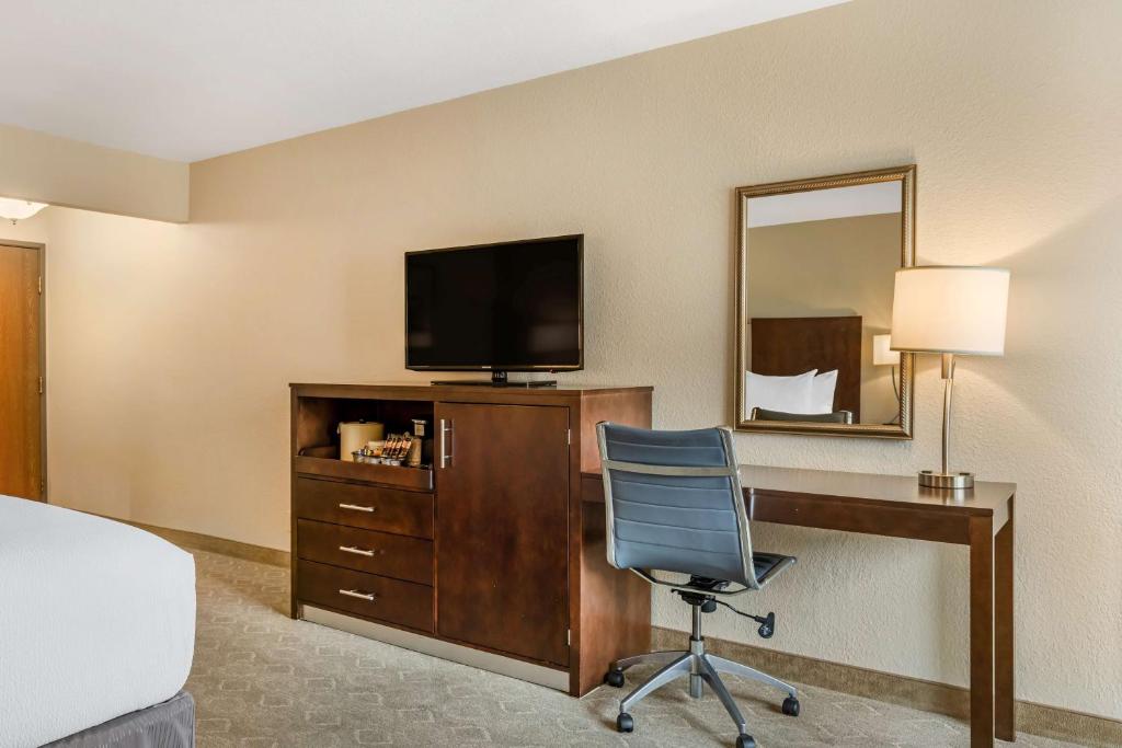 Best Western Plus Monterey Inn photo