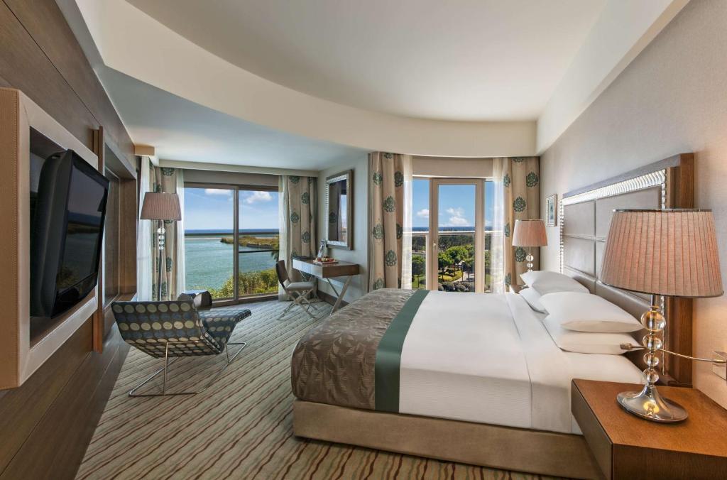 Hilton Dalaman Sarigerme Resort & Spa - King Corner Suite Swim-up With Sea View