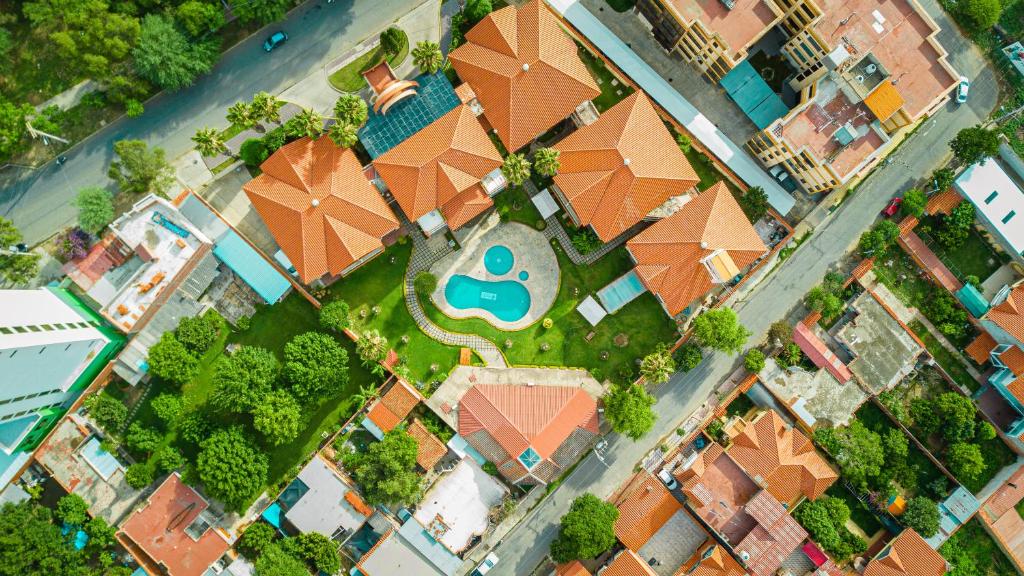 an overhead view of a house with a park at Hotel Viña del Sur in Tarija