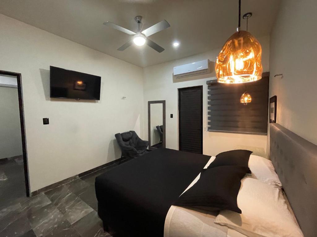 Hotel Suites La Negra tesisinde bir odada yatak veya yataklar