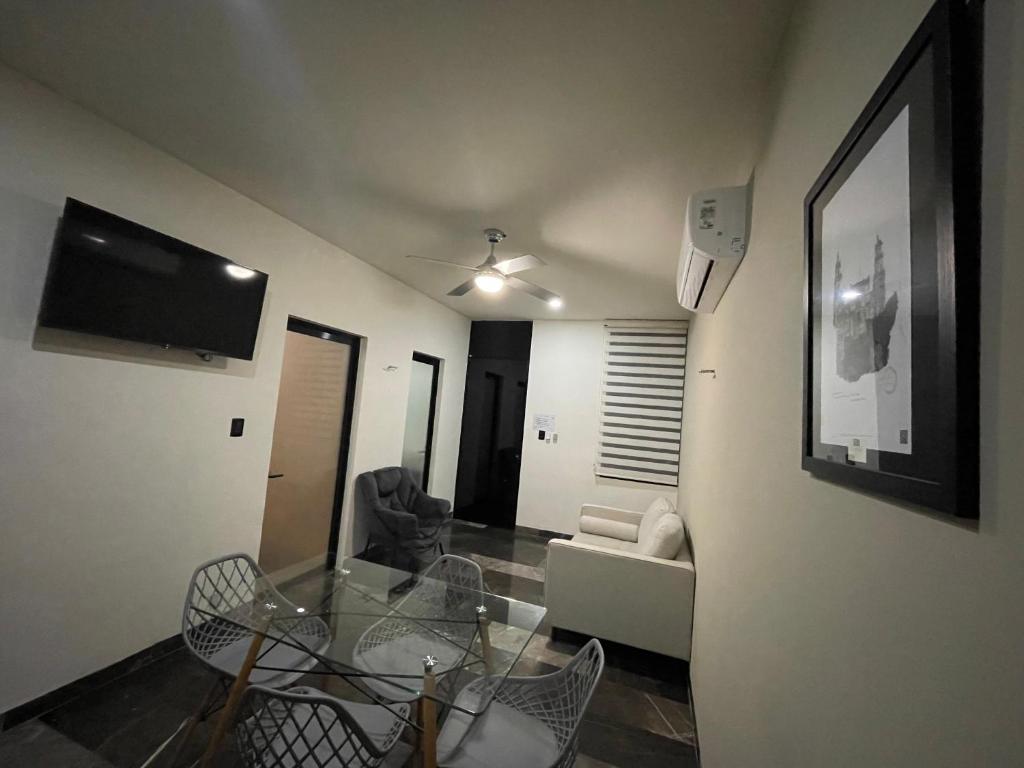 TV a/nebo společenská místnost v ubytování Hotel Suites La Negra