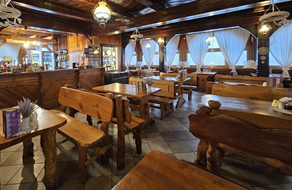 Restaurace v ubytování SCHRONISKO GOŚCINIEC RÓWNICA