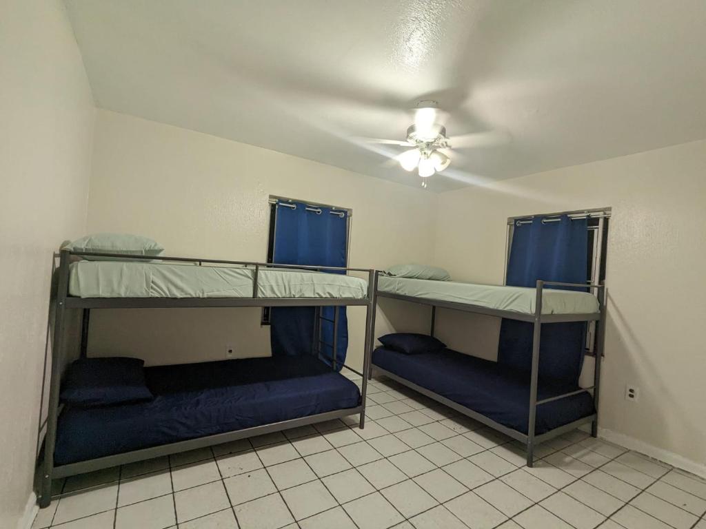 Postel nebo postele na pokoji v ubytování Hospedaje North Miami