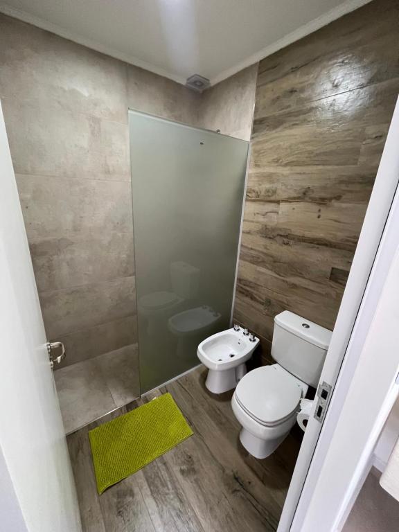 a small bathroom with a toilet and a shower at TERRA - Departamento 1 in Esperanza