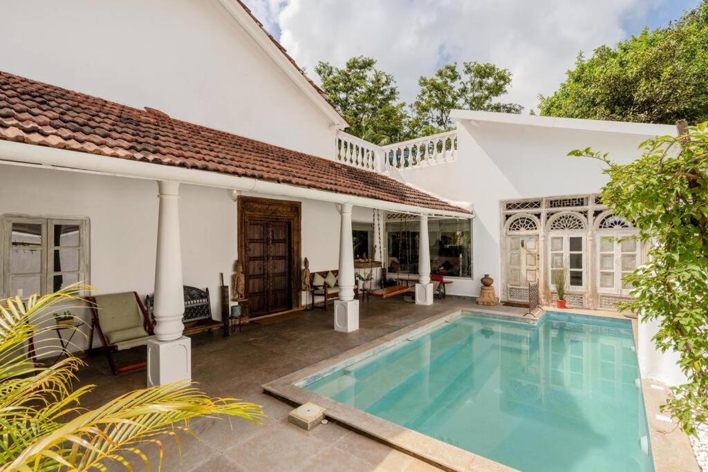 Bazén v ubytování Staymaster Villa Anasoh 4BR Assagao Pool & Garden nebo v jeho okolí