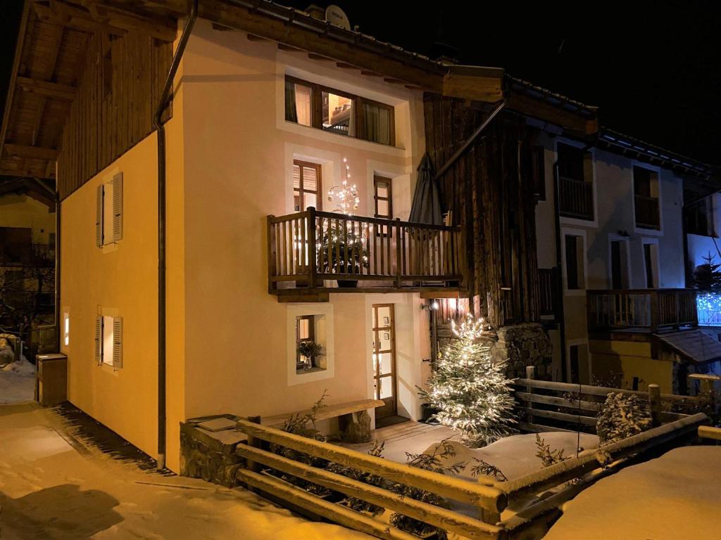 a building with a christmas tree in front of it at Chalet Méribel, 4 pièces, 8 personnes - FR-1-688-73 in Méribel