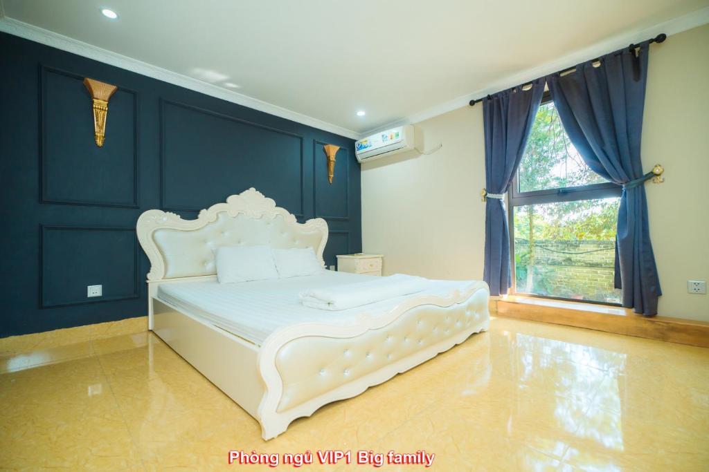 Un pat sau paturi într-o cameră la Villa Ba Vì MEMORY HOME