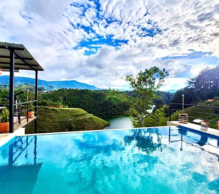 a swimming pool with a view of the mountains at Hermosa habitación 203 deluxe GC in Guatapé