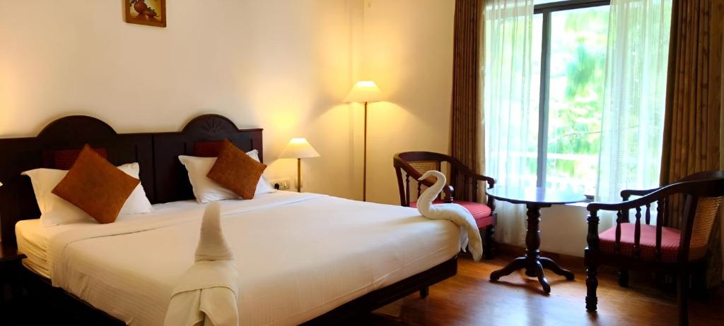 Postel nebo postele na pokoji v ubytování Hotel C7 Munnar