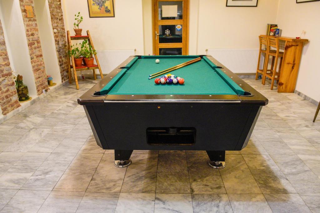 Biliár nebo kulečník v ubytování Villa "Forest way"
