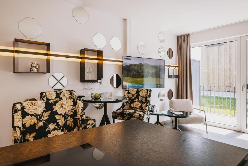 Nikolaus by AvenidA Panoramic Wellness Suites - 6