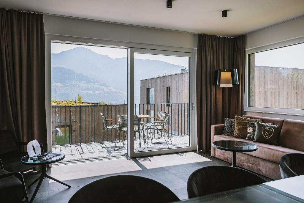 Nikolaus by AvenidA Panoramic Wellness Suites - 13