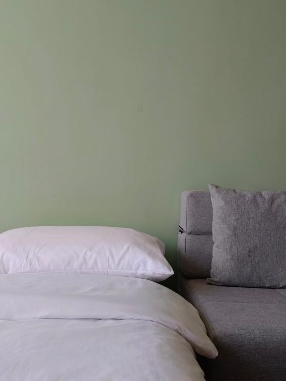 Postel nebo postele na pokoji v ubytování 東海小時光 Tong Hai Time Homestay