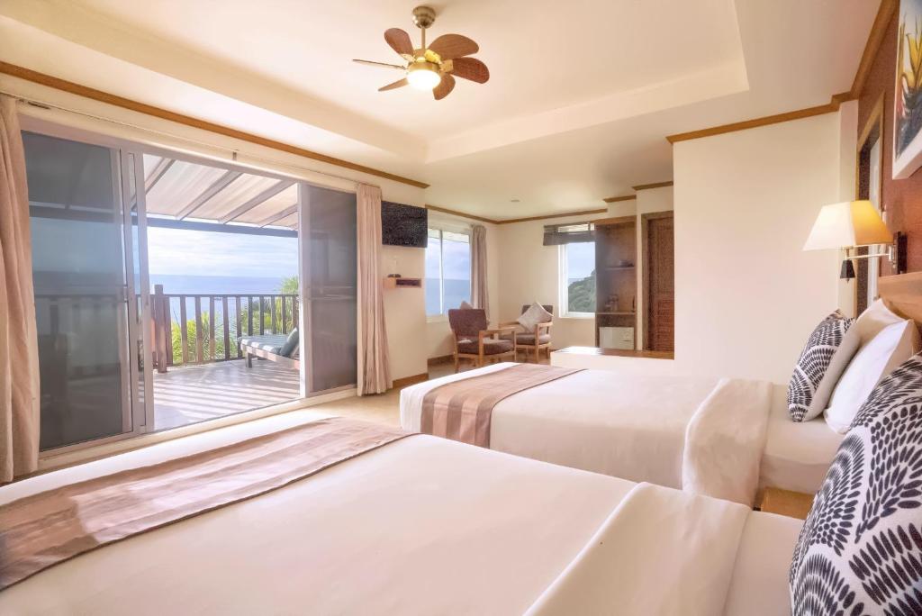 Postel nebo postele na pokoji v ubytování Pinnacle Koh Tao Resort