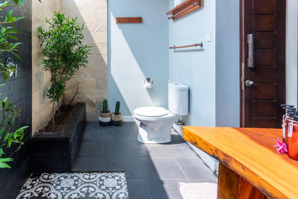 a bathroom with a toilet in a room at Bale Sampan Boutique Bungalows in Gili Trawangan