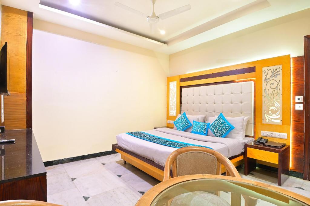 a bedroom with a bed with blue pillows at Hotel Hari Piorko Inn - New Delhi Railway Station in New Delhi