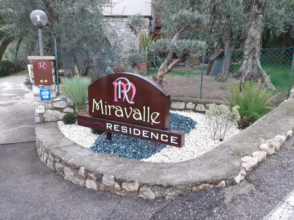 una señal para el restaurante R mirvivaleres en Residence Miravalle, en Limone sul Garda