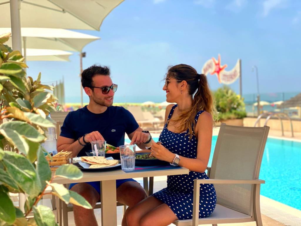 Hosté ubytování You & Me Beach Hotel
