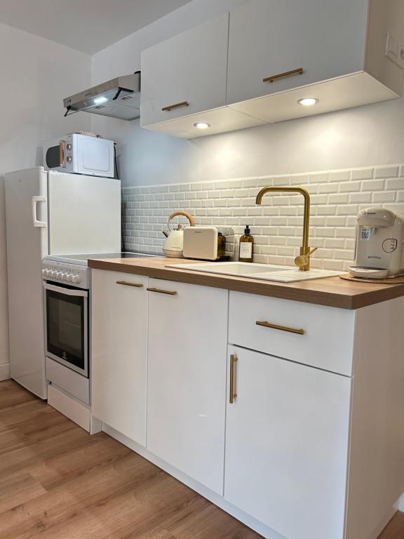 Photo de la galerie de l'établissement Le Mahana, vue mer, à 50m de la plage, au Cap d'Agde