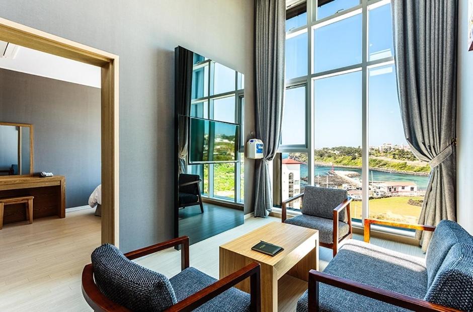 Posezení v ubytování Rich Hotel