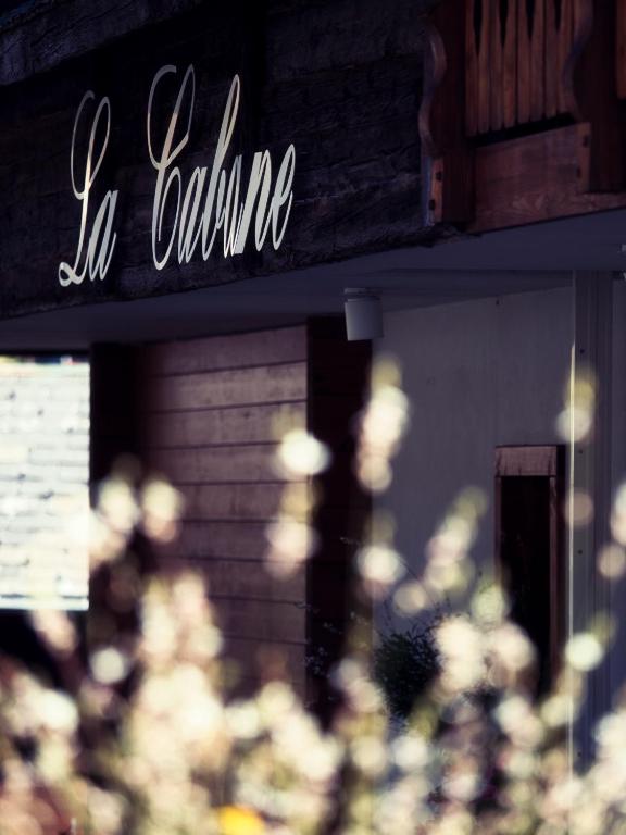 Certifikát, hodnocení, plakát nebo jiný dokument vystavený v ubytování Boutique Hotel La Cabane