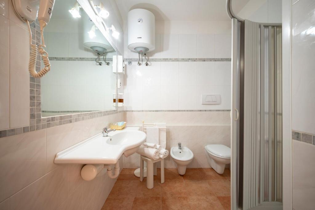 Kúpeľňa v ubytovaní Lola Piccolo Hotel e Appartamenti