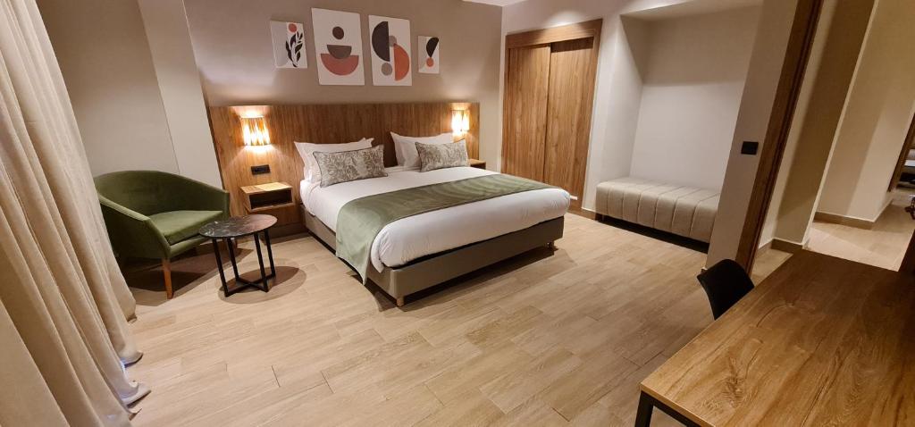 Postel nebo postele na pokoji v ubytování L'escale Hôtel & Spa By 7AV HOTELS