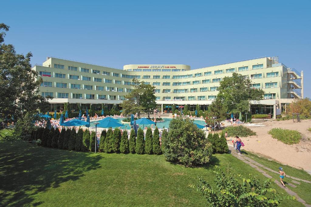 Bazén v ubytování Jeravi Club Hotel - All Inclusive nebo v jeho okolí