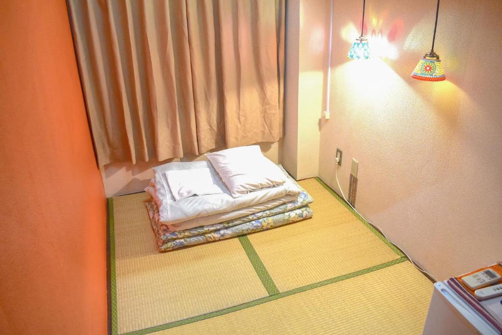 Postel nebo postele na pokoji v ubytování Yokohama Hostel Village Hayashi-Kaikan
