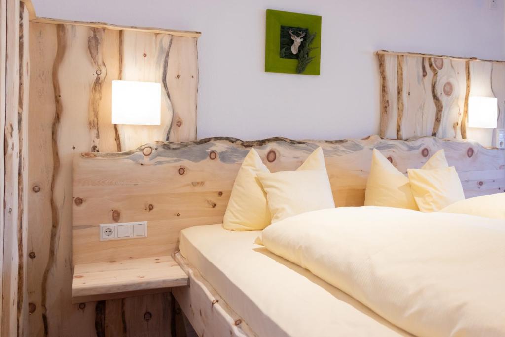 Postel nebo postele na pokoji v ubytování DEVA Hotel Renchtalblick