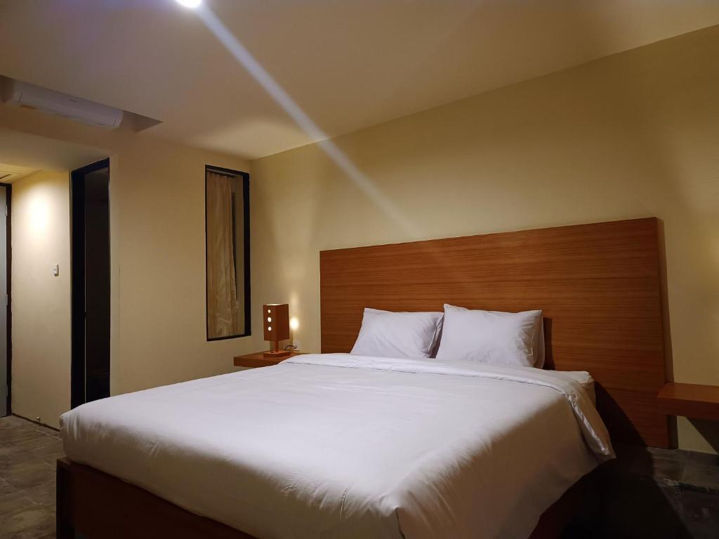 Kuta Living by Kamara - Deluxe Double Room With Pool Access