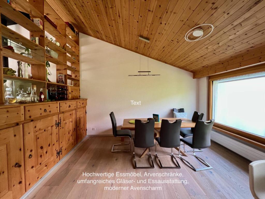 Posezení v ubytování Chasa Stefania, modernes Engadiner Haus mit Wellness und Sauna