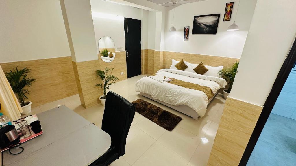 Hotel Relax In - Noida Sector 18 - Camera Deluxe